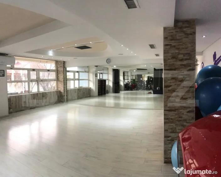 Spațiu comercial, de 290 mp, în Micro 3