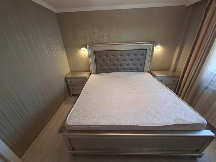 Apartament cu 3 camere semidecomandat în Piața Unirii