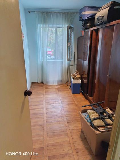 Apartament cu 4 camere decomandat în Mihai Bravu