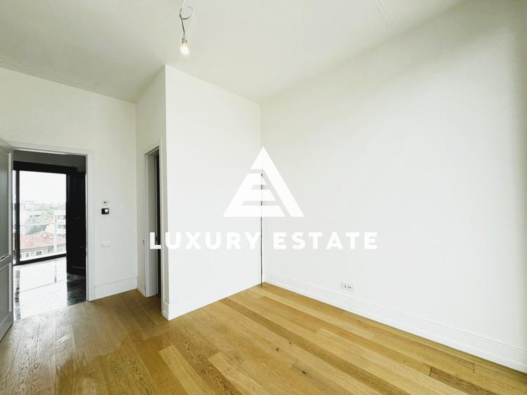 Penthouse cu 4 camere decomandat în Grădina Icoanei