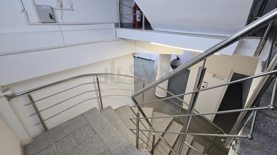 Casă individuală cu 16 camere cu Canalizare în Cotroceni
