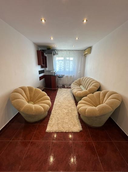 Apartament cu 3 camere semidecomandat, mobilat în Dristor