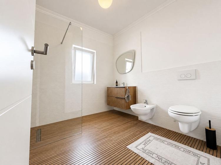 Duplex cu 4 camere cu Canalizare în Covaci
