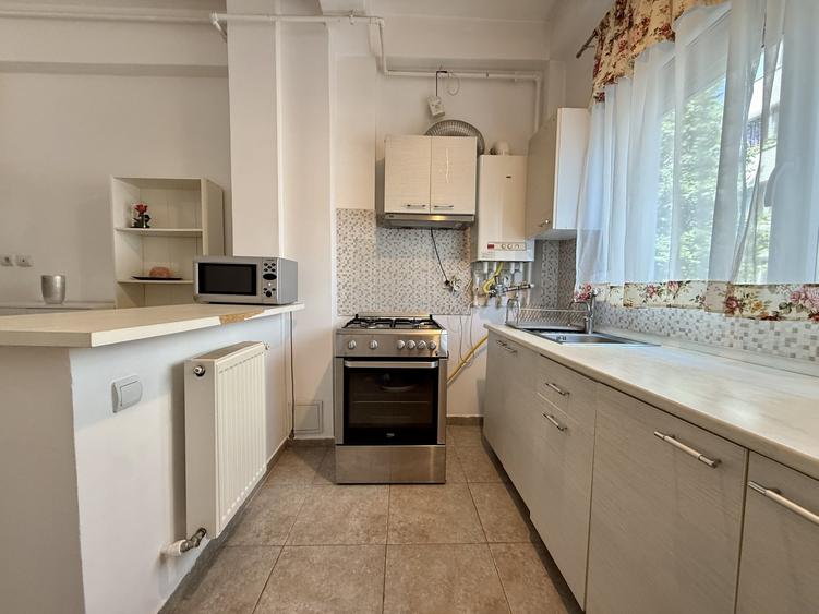 Apartament cu 2 camere semidecomandat, mobilat în Apărătorii Patriei
