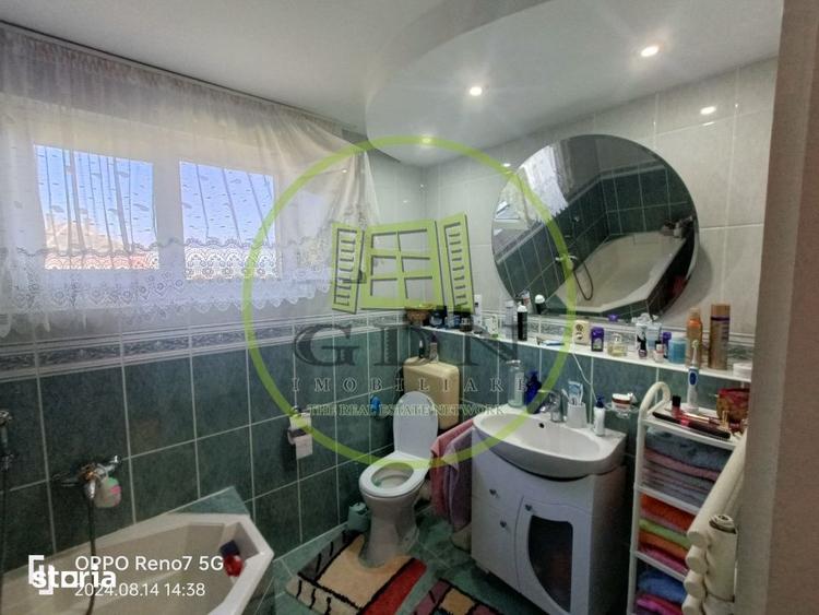Casă cu 6 camere cu Teren 550 Mp în Central