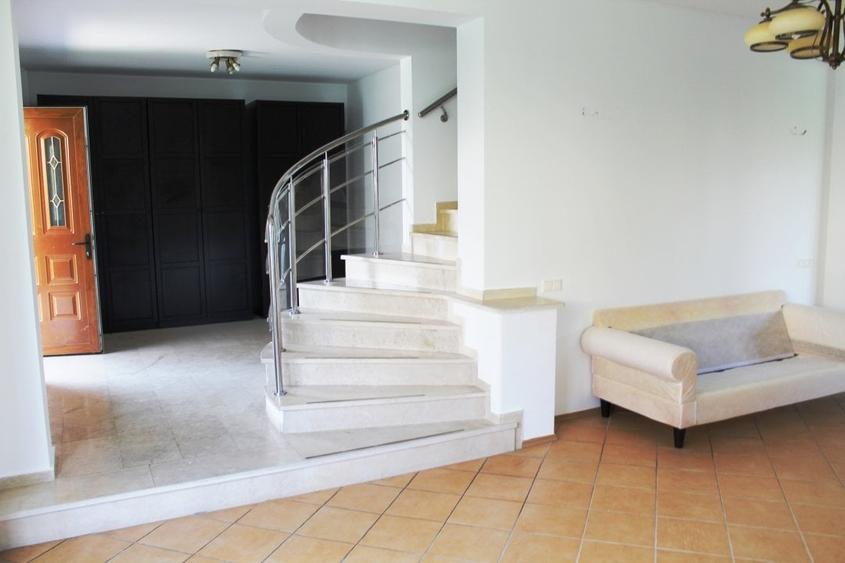 Duplex cu 5 camere cu Canalizare în Pipera