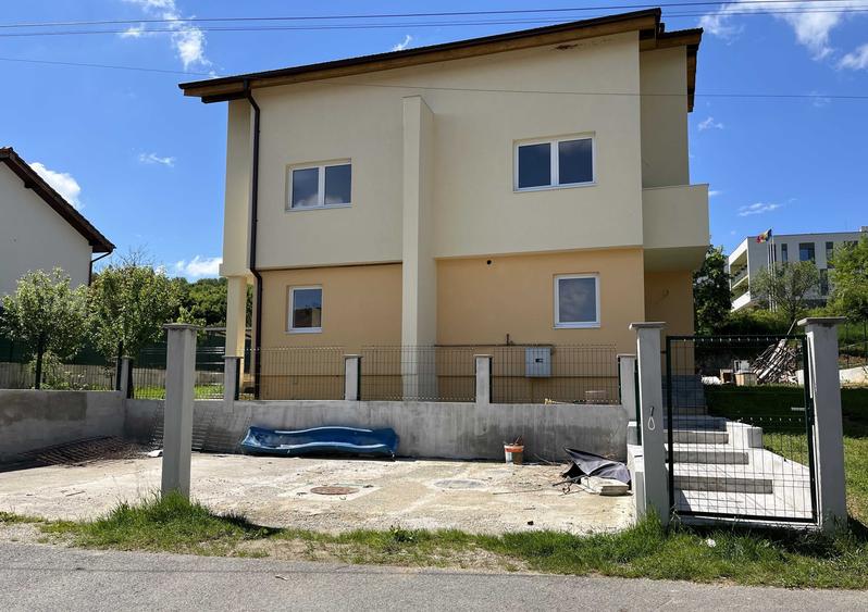 Casă cu 4 camere în Vest