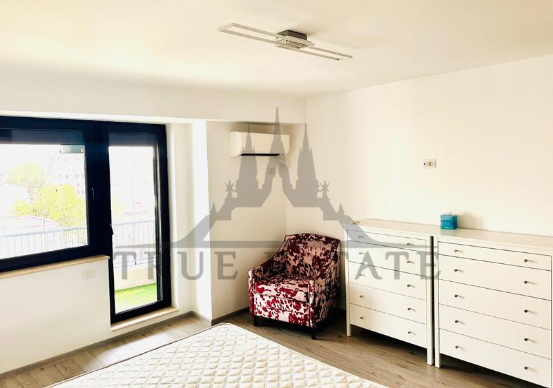 Penthouse cu 3 camere decomandat, mobilat în Matei Voievod