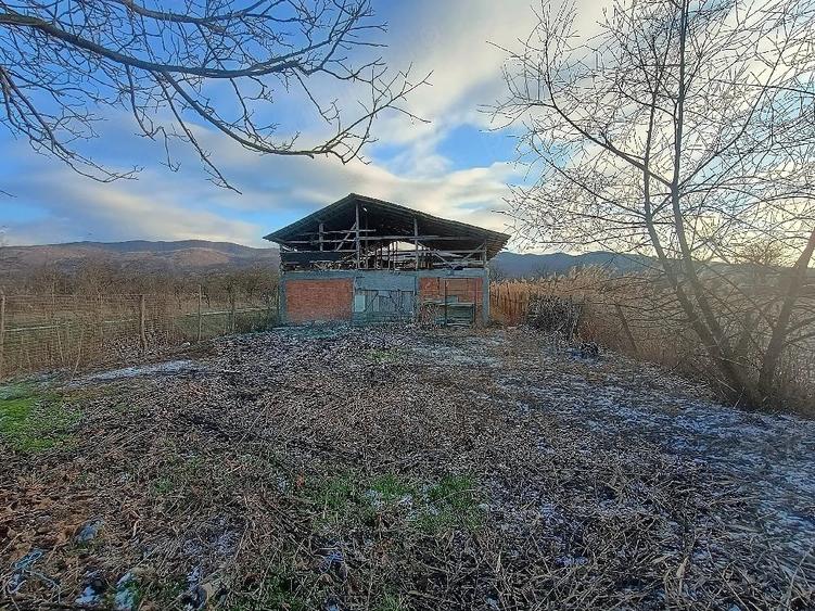 Casă cu 2 camere cu Teren 4000 Mp în Viperești