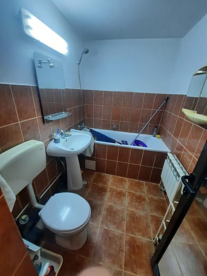 Apartament cu 3 camere decomandat în Oancea