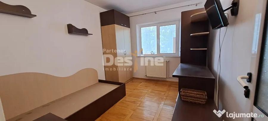 Apartament cu 3 camere decomandat în Nicolina