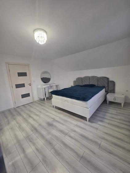 Apartament cu 4 camere decomandat, mobilat în Central
