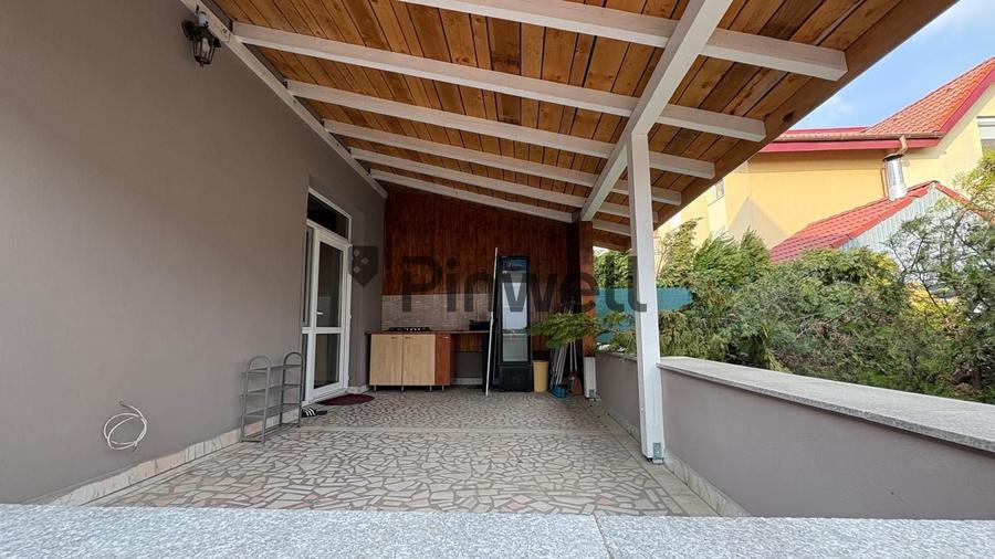 Casă individuală cu 6 camere cu Canalizare în Central