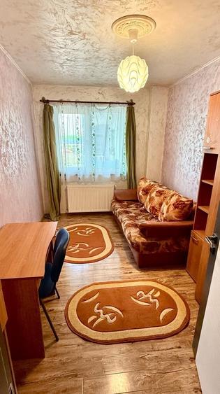 Apartament cu 3 camere decomandat în Florești