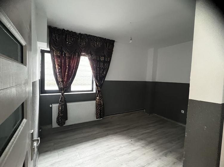 Apartament cu 3 camere în 1 Mai