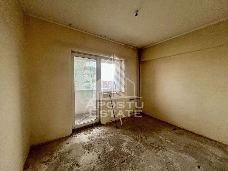 Apartament cu 4 camere decomandat în Simion Bărnuțiu
