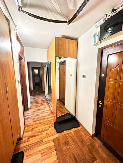 Apartament cu 4 camere decomandat în Bucur Obor