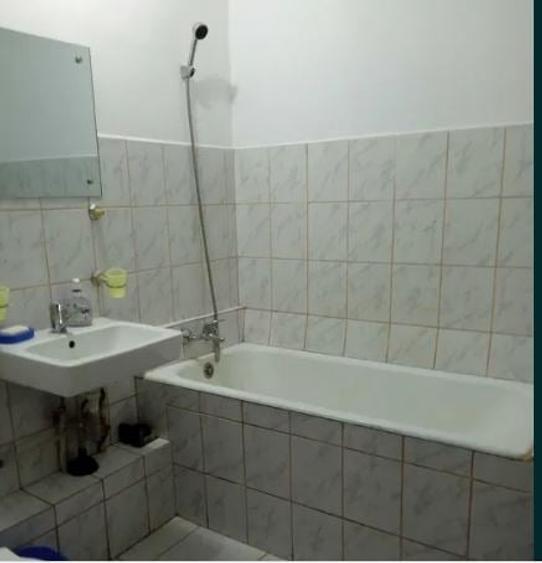 Apartament cu 2 camere semidecomandat, mobilat în Timpuri Noi
