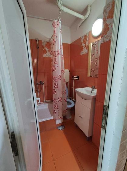 Apartament cu 2 camere semidecomandat în Crâng