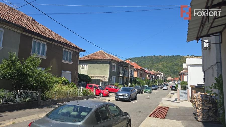 Casă individuală cu 6 camere cu Canalizare în Orșova