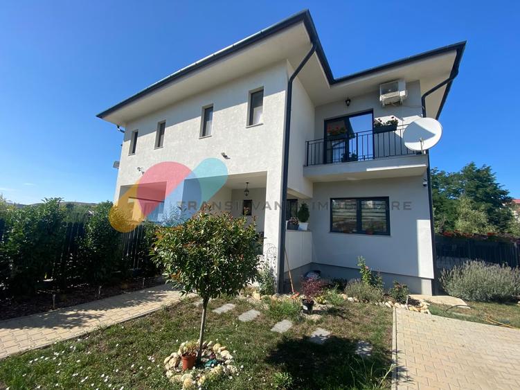 Duplex cu 4 camere cu Canalizare în Câmpenești