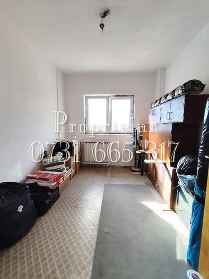 Apartament cu 3 camere semidecomandat în Tei