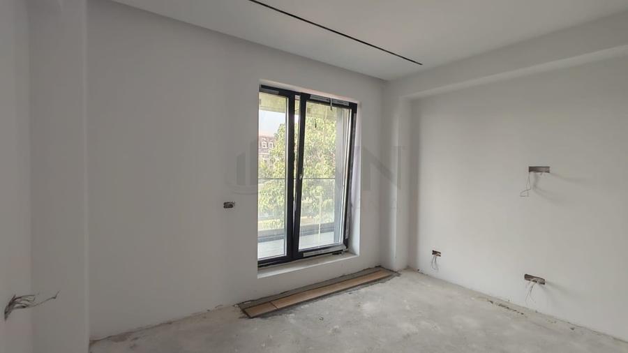 Apartament cu 5 camere decomandat în Parcul Carol
