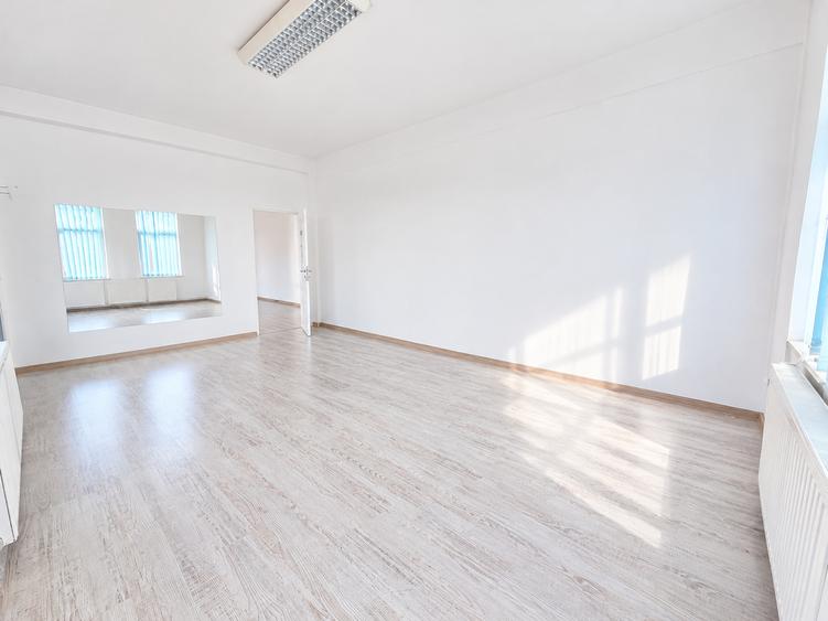 Spațiu comercial, de 200 mp, în Florești