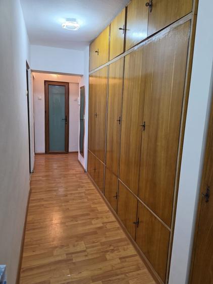 Apartament cu 3 camere decomandat, mobilat în Centru Civic