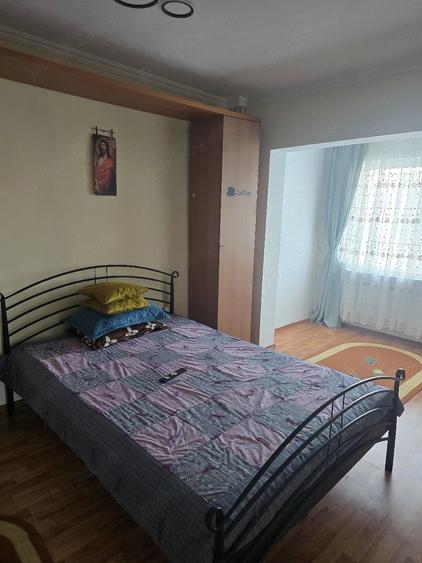 inchiriez apartament 3 camere - 3