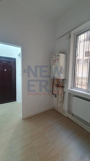 Apartament cu 4 camere decomandat în Romană
