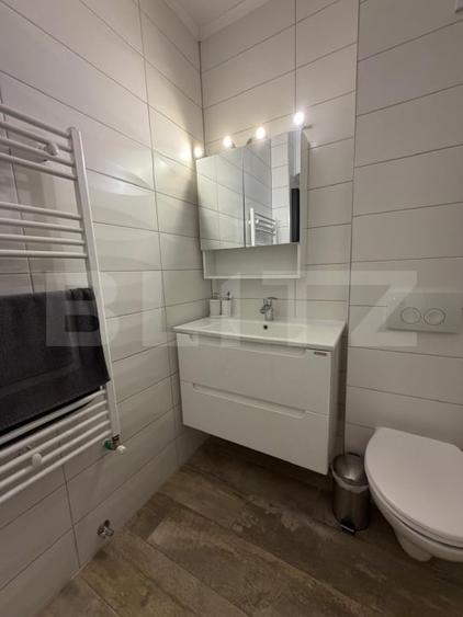 Apartament cu 4 camere semidecomandat, mobilat în Tractorul