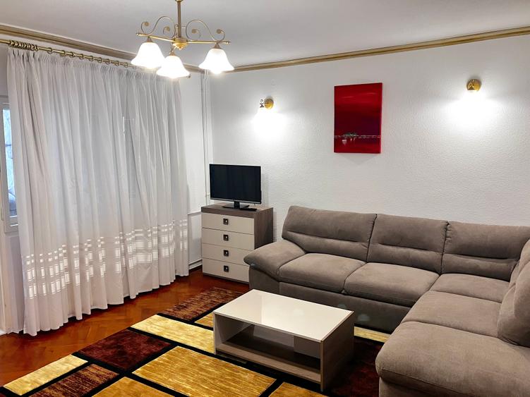 Apartament cu 3 camere decomandat în Aviatorilor