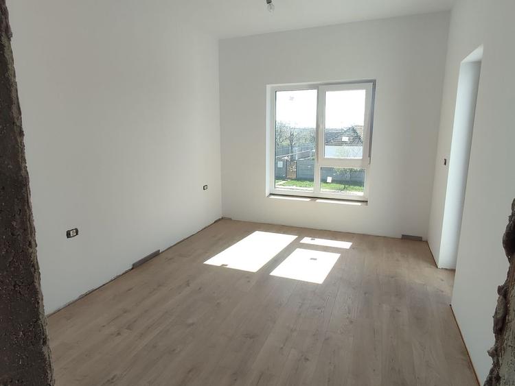 Duplex cu 4 camere cu Canalizare în Sânandrei