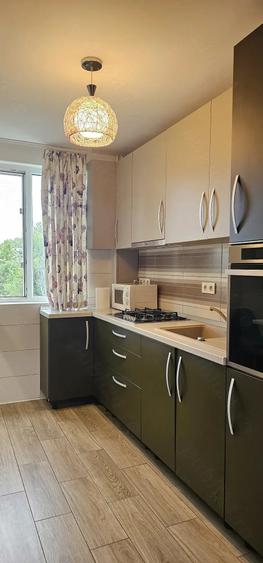 Apartament cu 3 camere decomandat în Titan