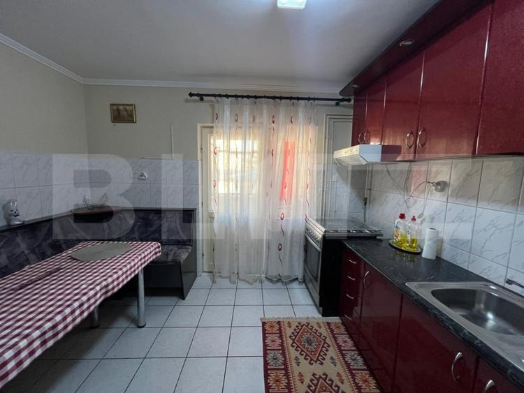 Apartament cu 4 camere decomandat, mobilat în Carpați 2