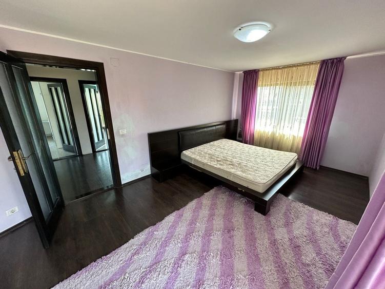Duplex cu 5 camere cu Canalizare în Exterior Sud