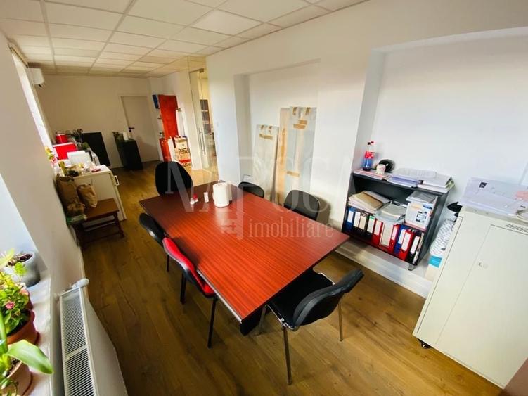 Casă individuală cu 17 camere cu Canalizare în Central