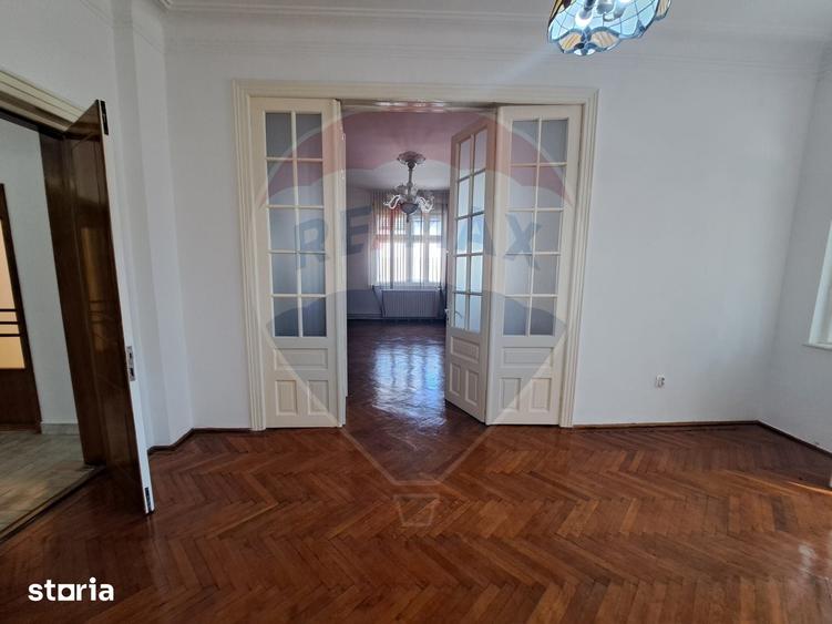 Casă cu 4 camere cu Teren 998 Mp în Gara