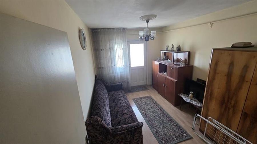 Apartament cu 3 camere decomandat, mobilat în Brazda lui Novac