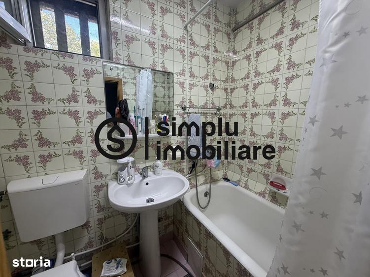 Apartament cu 3 camere semidecomandat în Calea București