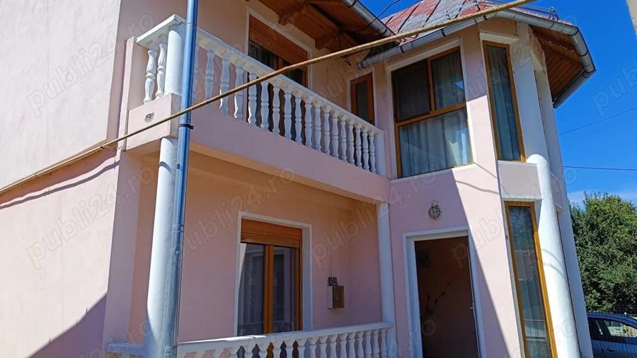 Casă cu 5 camere cu Teren 343 Mp în Poiana