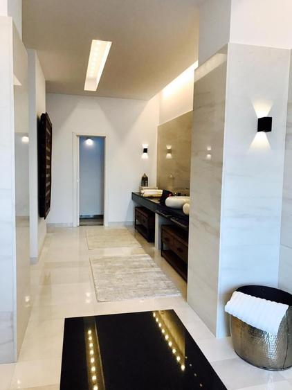 Penthouse cu 8 camere semidecomandat în Mamaia