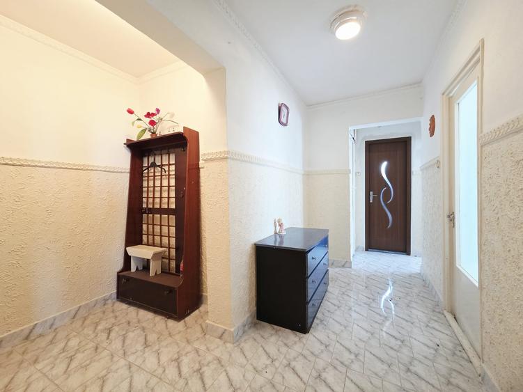 Apartament cu 2 camere decomandat în Micro 20
