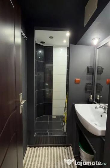 Apartament cu 3 camere decomandat în Giurgiului