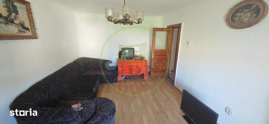 Apartament cu 4 camere decomandat în 1 Mai