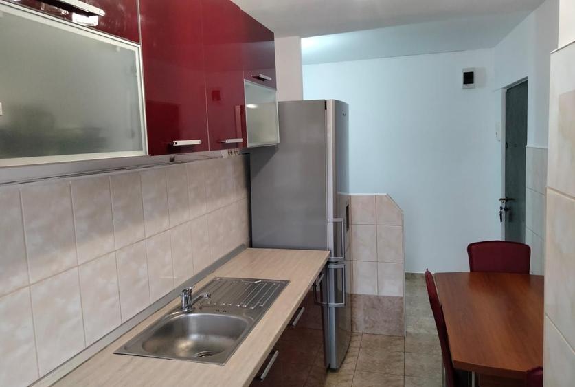 Apartament cu 2 camere decomandat în 13 Decembrie