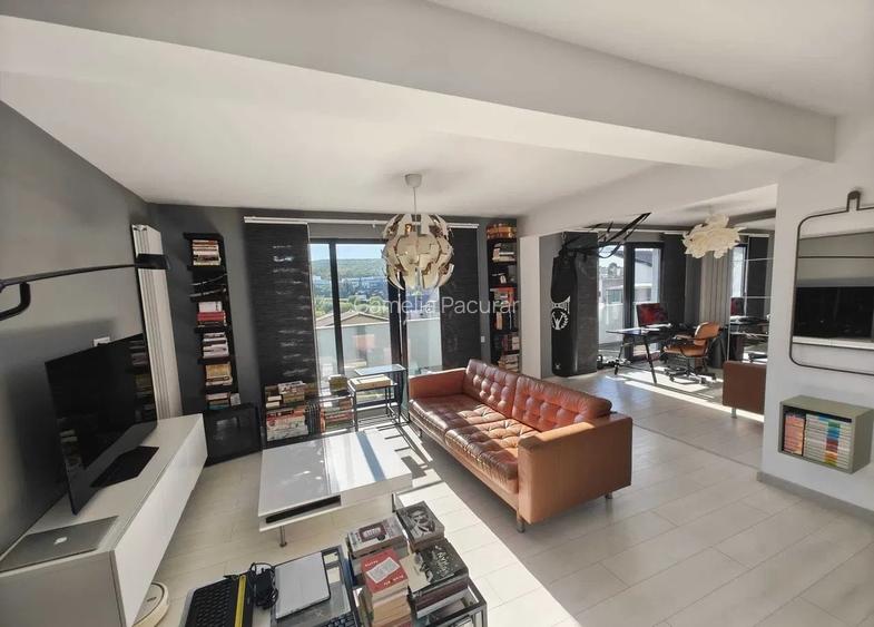 Apartament 3 camere 70mp cu terasă 50 mp , parcare inclusă