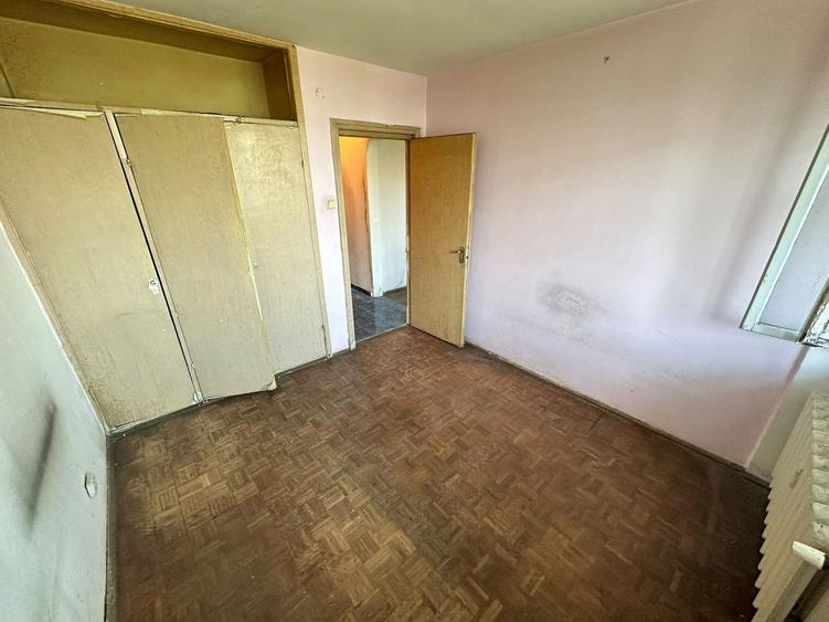 Apartament cu 3 camere semidecomandat în Victoriei
