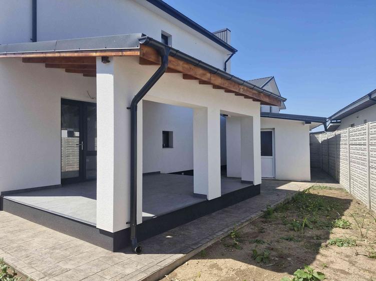 Casă cu 4 camere în Tunari